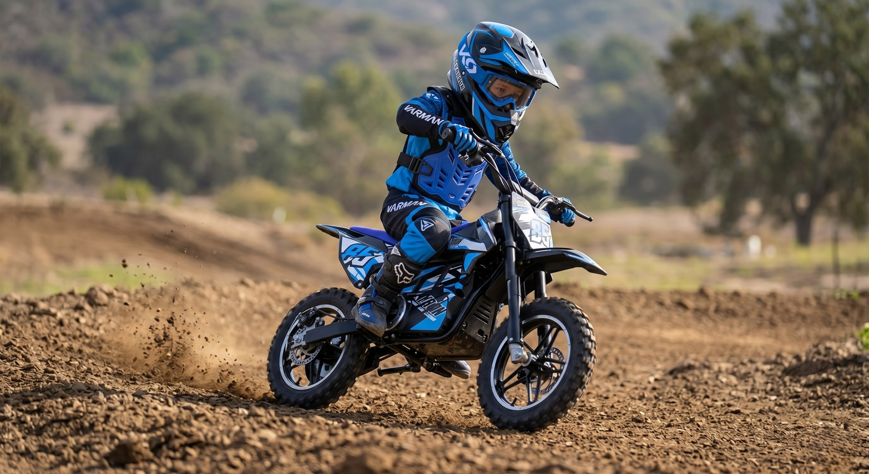 Moto électrique enfant AYRON 1000W 36V bleue, en situation